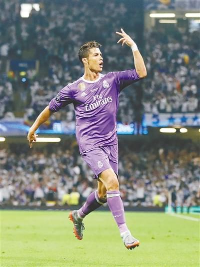 半场战报：门兴格拉德巴赫1-3沃尔夫斯堡，维默尔梅开二度，阿穆拉破门（半场速报：沃尔夫斯堡3-1领先门兴格拉德巴赫，维默尔双响，阿穆拉建功）