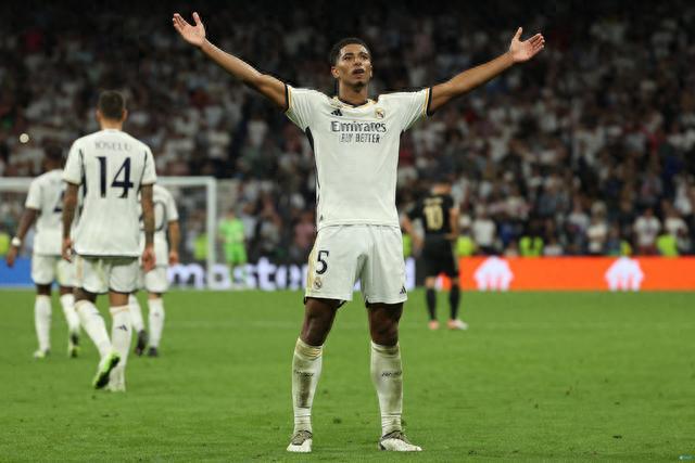 那不勒斯三分稳稳入账（那不勒斯稳拿三分）