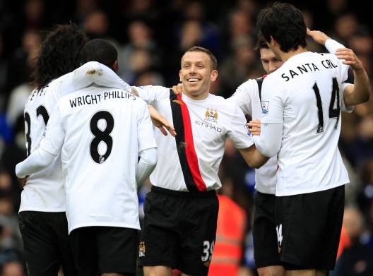 热那亚2-1萨索洛，厄斯蒂高破门，马利诺夫斯基建功（厄斯蒂高、马利诺夫斯基相继进球，热那亚2-1击败萨索洛）