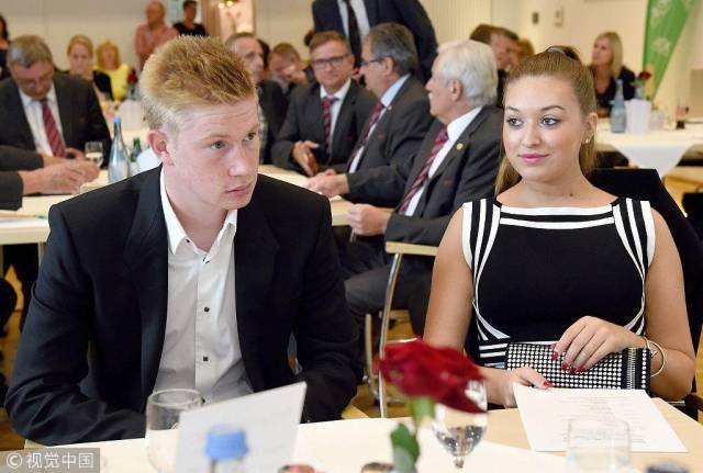 图片报：皇萨仁等豪门都在争夺16岁艾希霍恩，赫塔想和他续约（德媒《图片报》：皇马巴萨拜仁等豪门竞逐16岁新星艾希霍恩，赫塔力争续约）